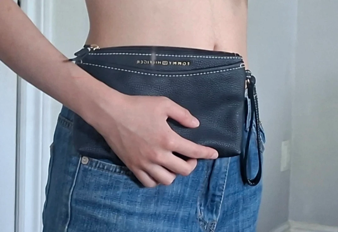 Tommy Hilfiger Black Wristlet Pouch - photo 2