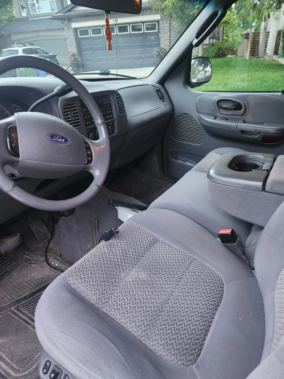 Red Ford F-150 SuperCrew - photo 3