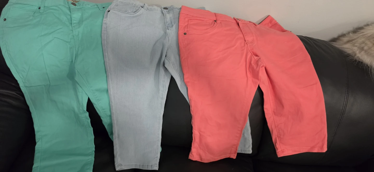 Ladies Clam DIggers Size 15 stretch denim
