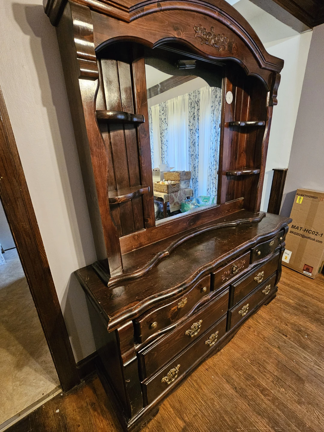 Dresser and Hutch - photo 2