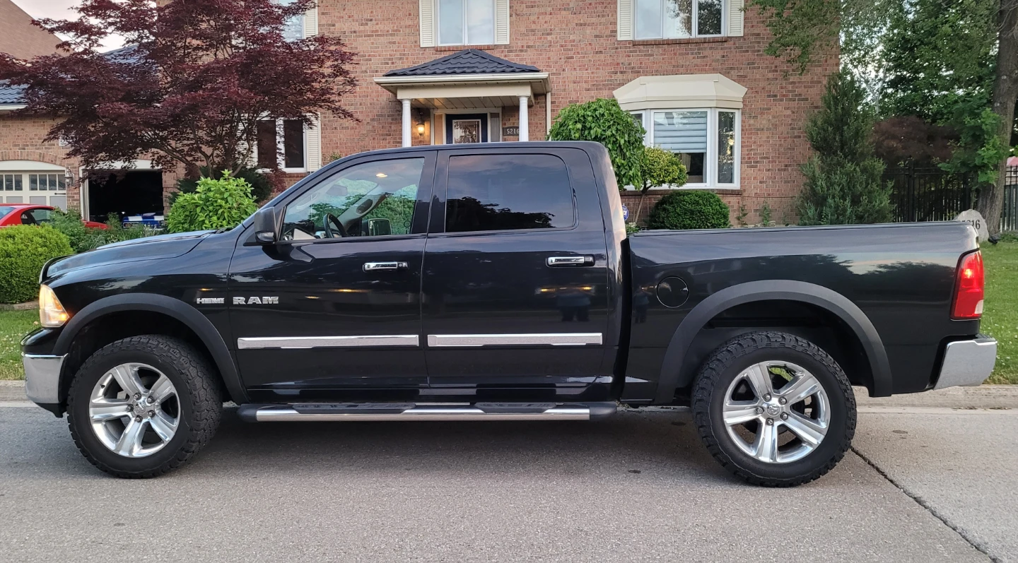 2010 DODGE RAM 1500 SLT CREW CAB - 4X4 HEMI V8 - photo 2