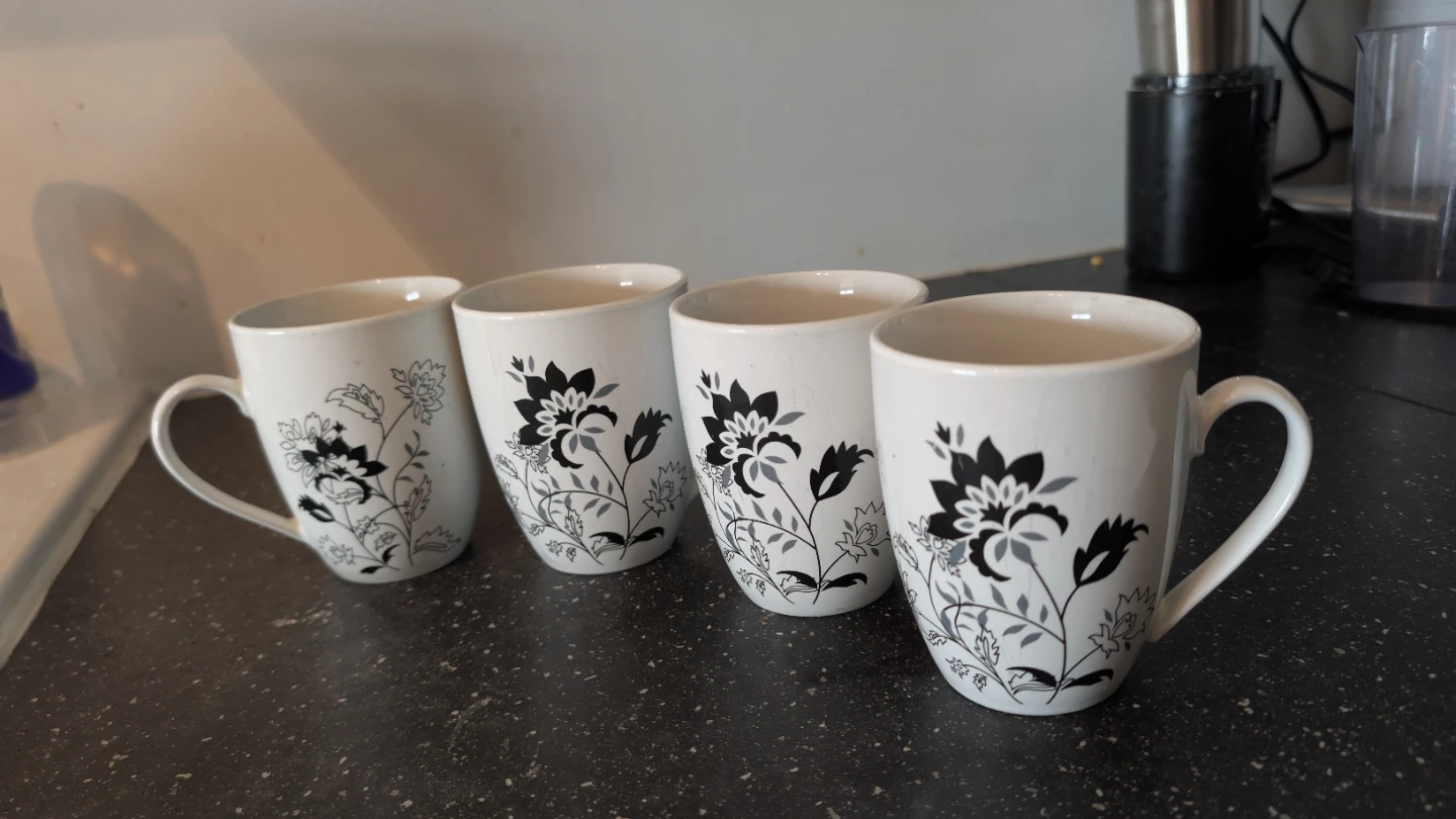 Set of 4 White Floral Mugs - photo 2