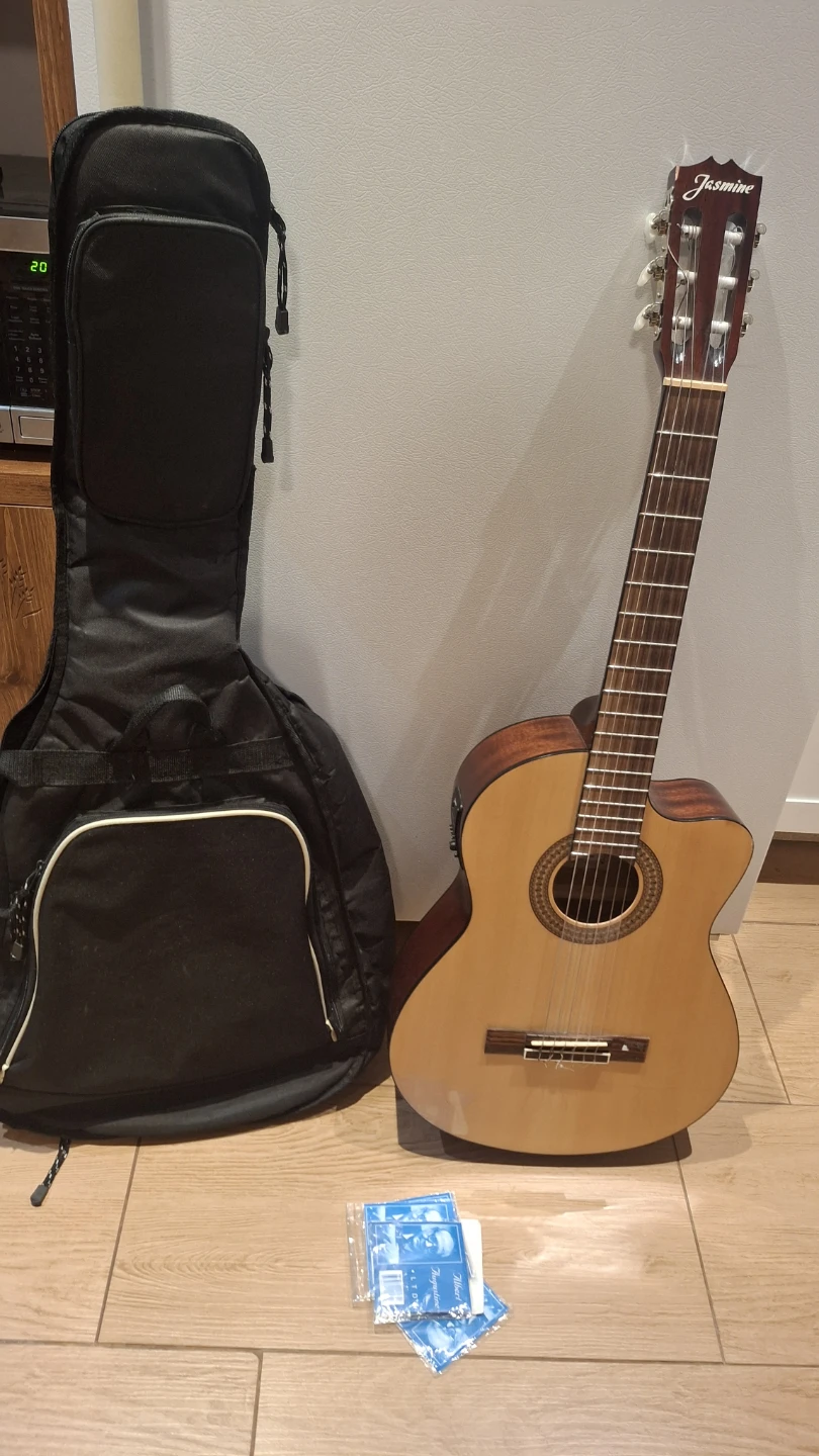 Jasmine JC25CE-NAT Classical Guitar with Gig Bag
