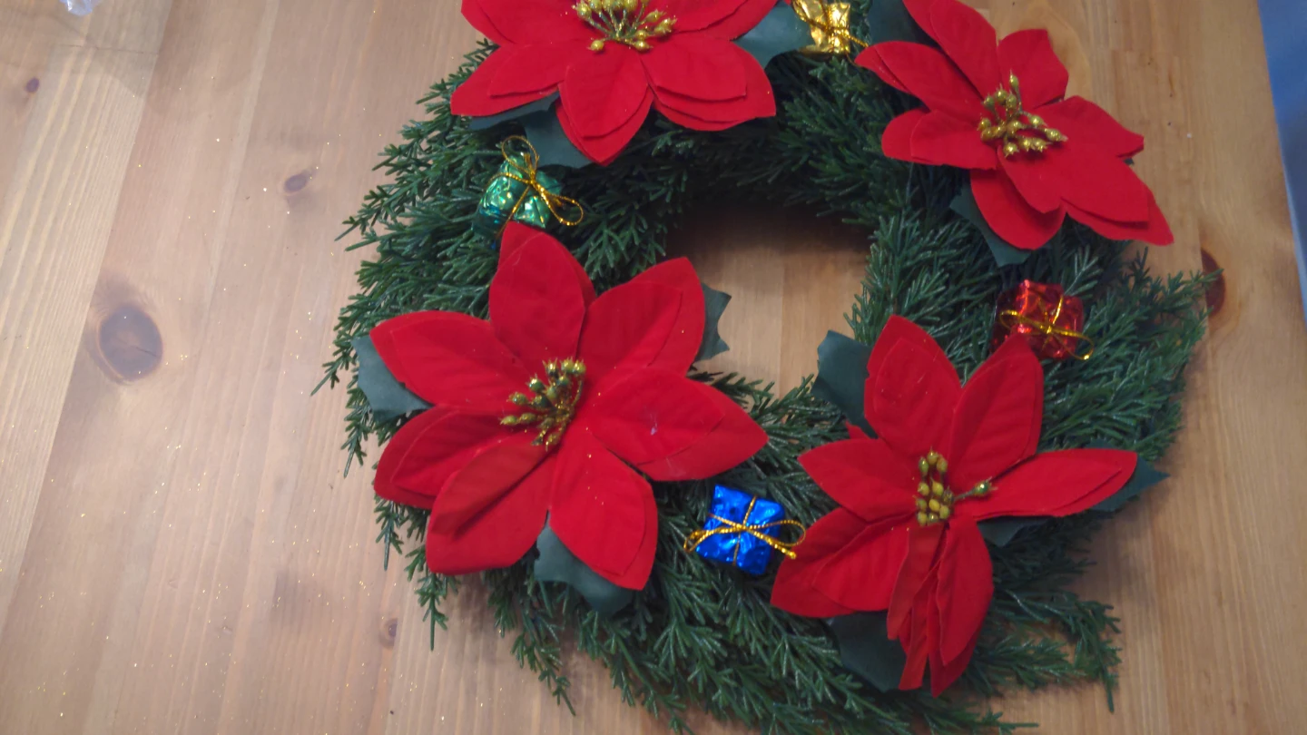 Christmas Poinsettia Wreath