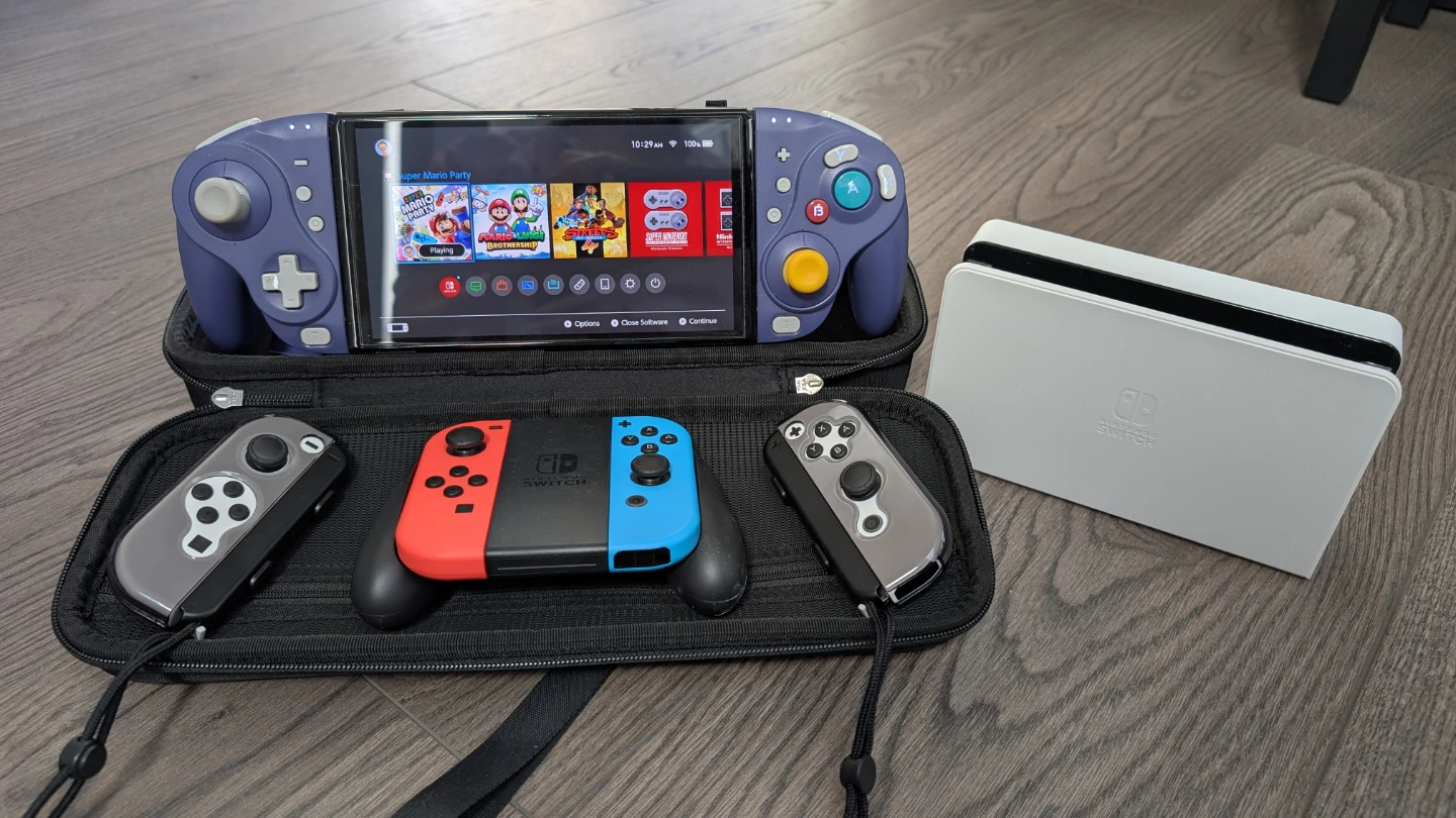 Nintendo Switch OLED + Extras
