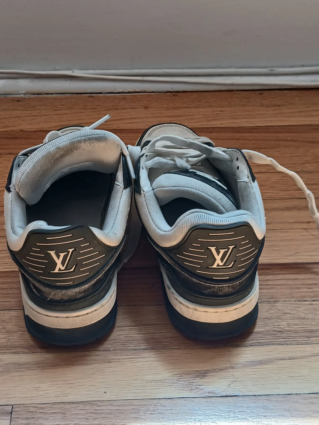 Louis Vuitton White and Black Sneakers - photo 5