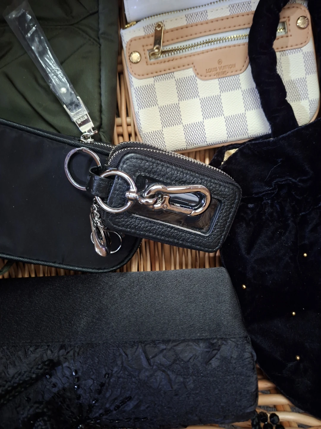 Lot of 19 pieces wallets purses and accessories - photo 3
