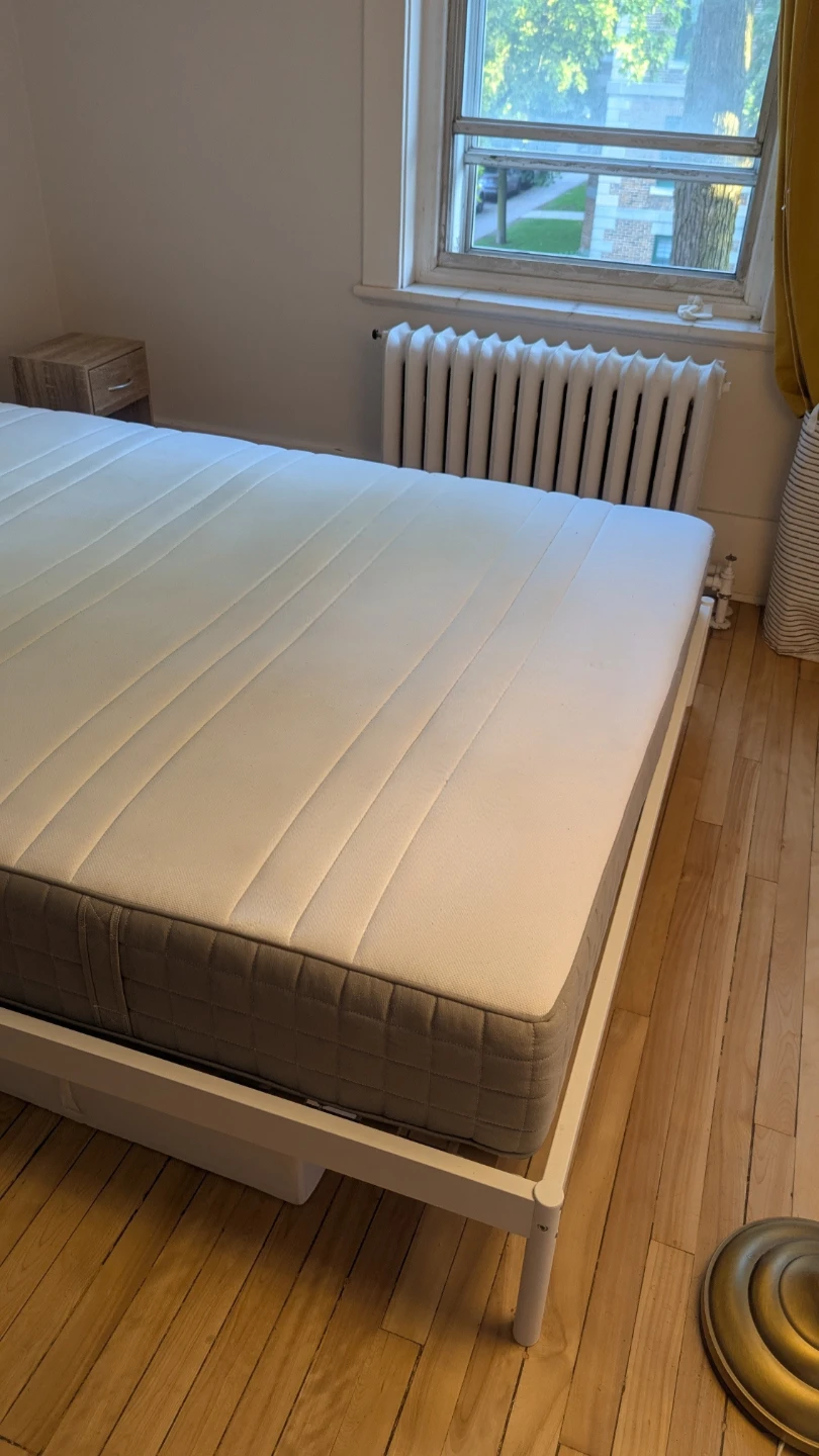 Queen Hybrid mattress with bed frame/ matelas et lit Ikea - photo 5
