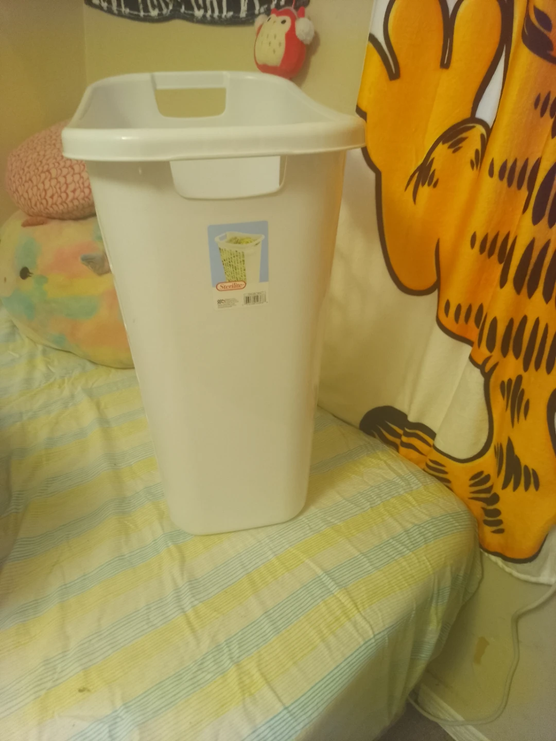 Sterilite White Laundry Basket - photo 3