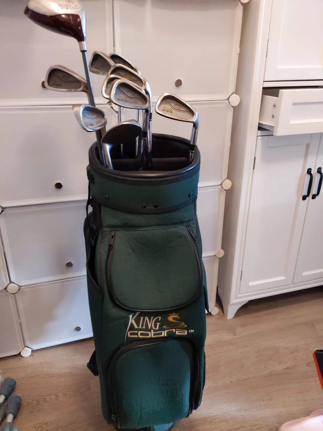 Right handed golf clubs complete set + 1 Callaway driver