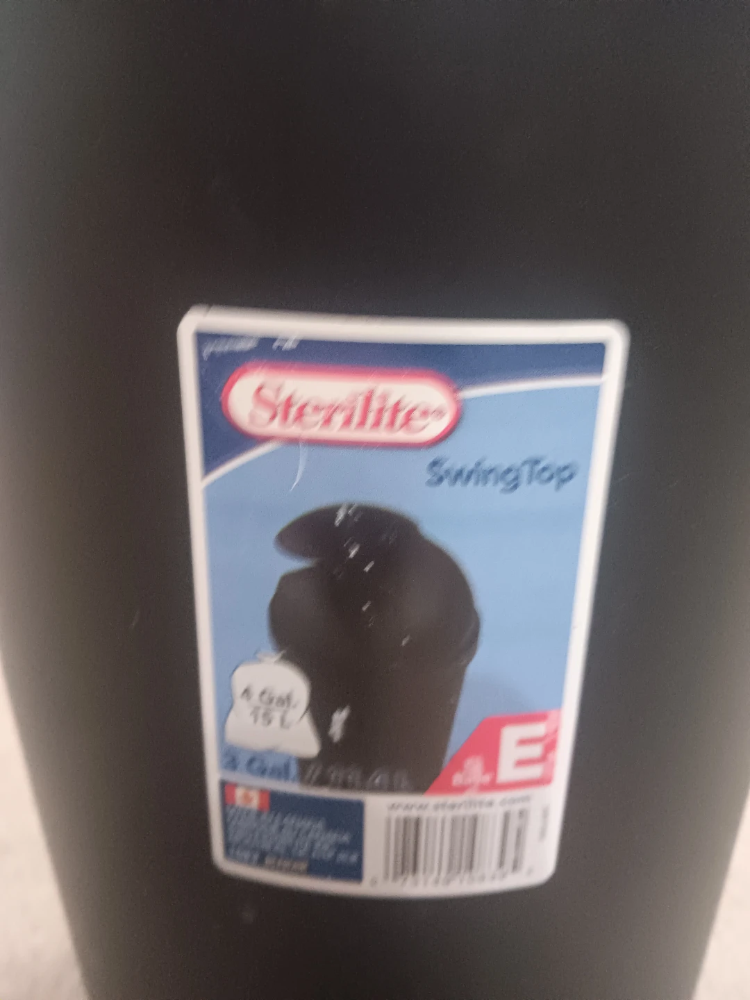 Sterilite SwingTop Trash Can - photo 2