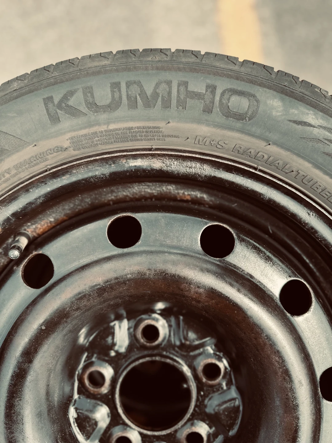 Set of 4 Kumho Solus All-Season Tires with Rims - Excellent Cond - photo 3