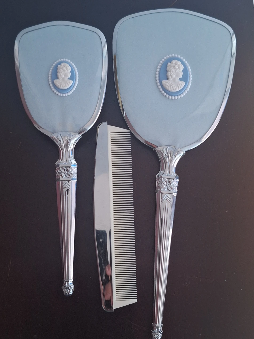Vintage three-piece vanity set in original box - photo 2