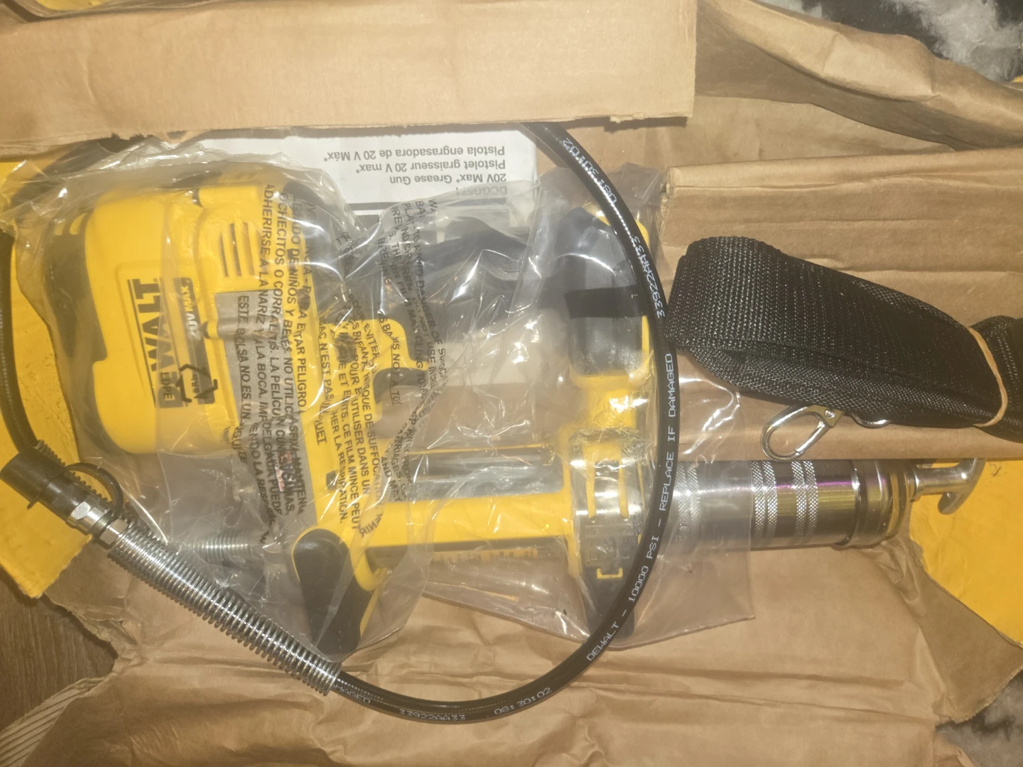 DeWalt 20V MAX Grease Gun - photo 2