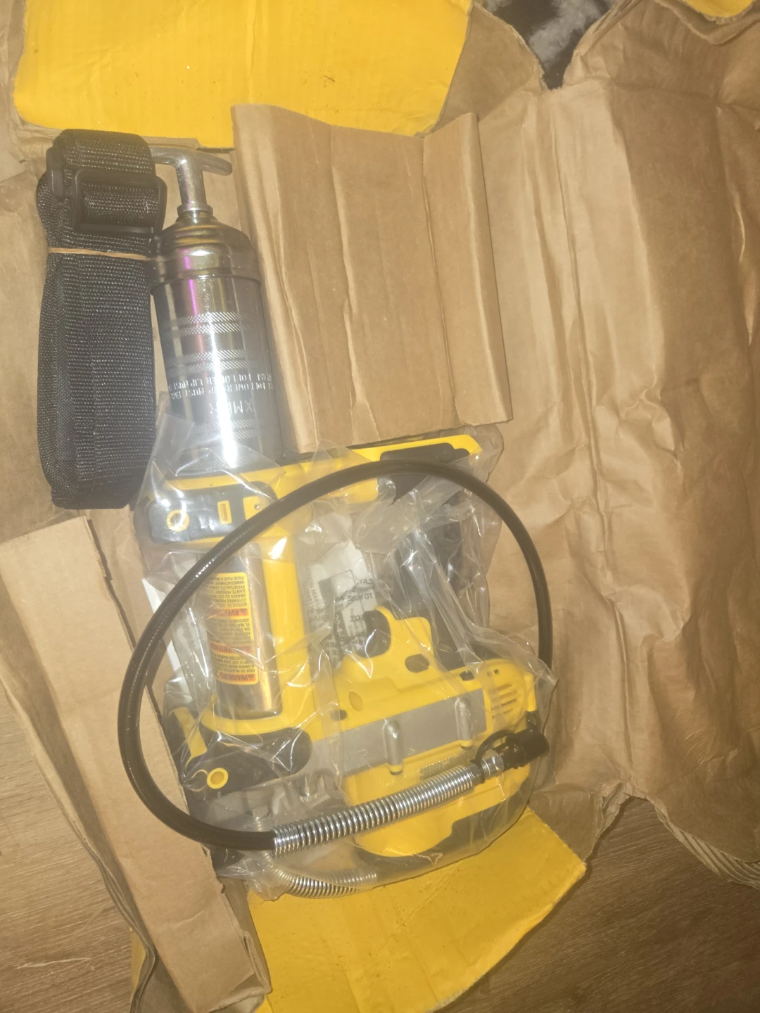 DeWalt 20V MAX Grease Gun - photo 3