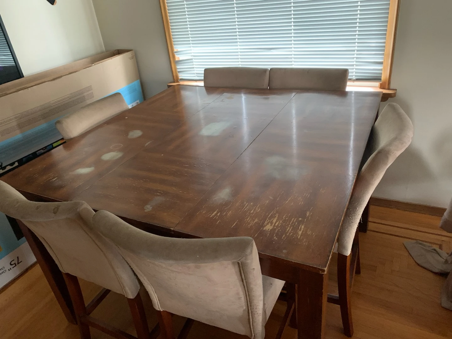 Dining Table with 6 Chairs