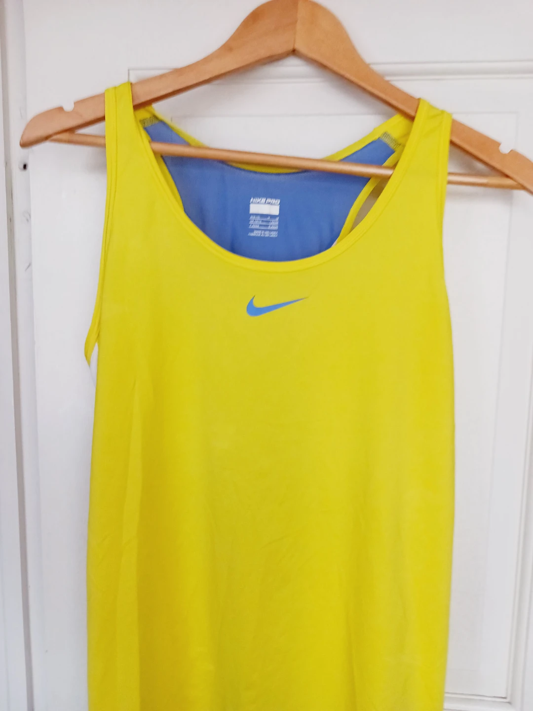 New !!! NIKE  Pro Tank Top - Yellow .Size Medium - photo 4