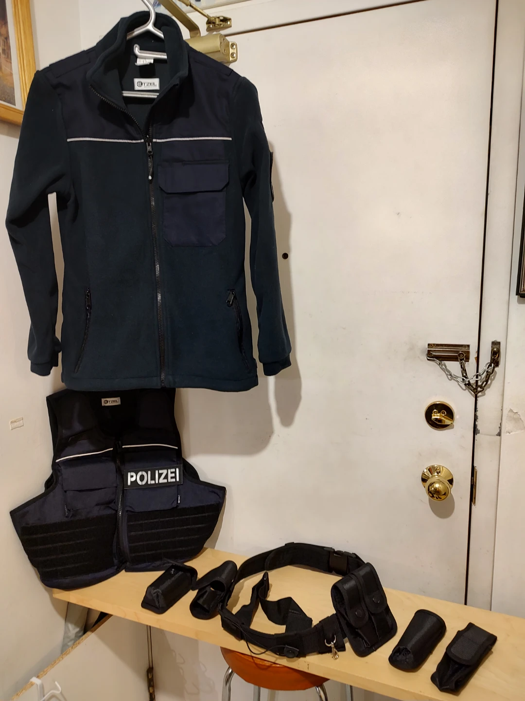 Etzel Police Tactical Vest and Fleece plus belt, downtown