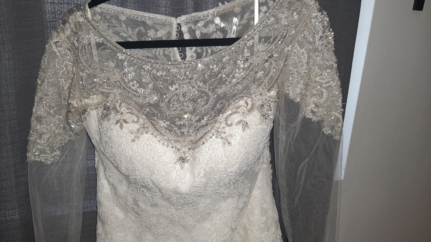 White Lace Wedding Dress with Beaded Bodice - photo 5