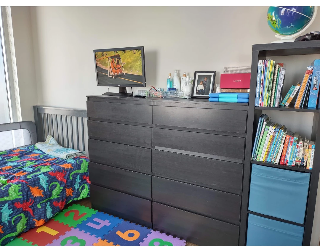 Modern IKEA Dark Wood Dressers ⚽