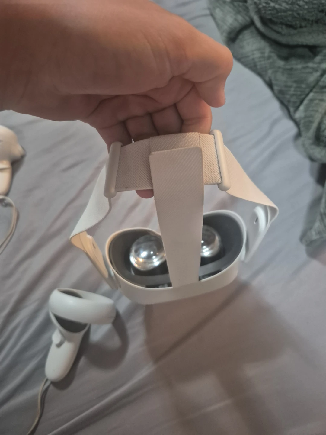 Meta Quest 2 VR Headset with Controllers - photo 2