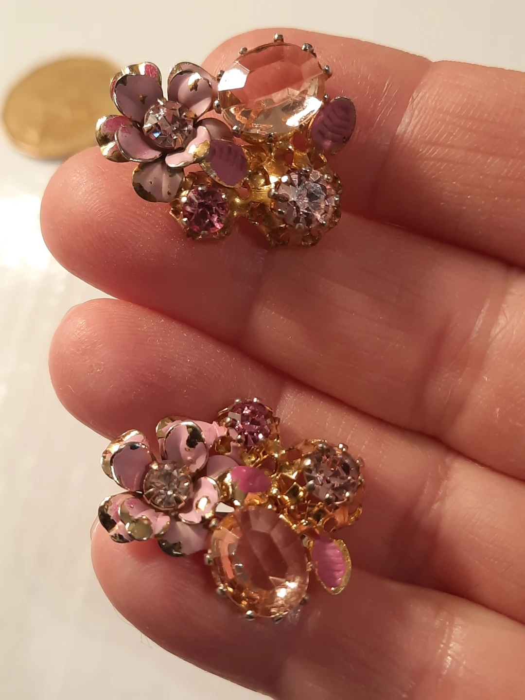 Assorted Vintage Brooches and Screw-Back Earrings - photo 5