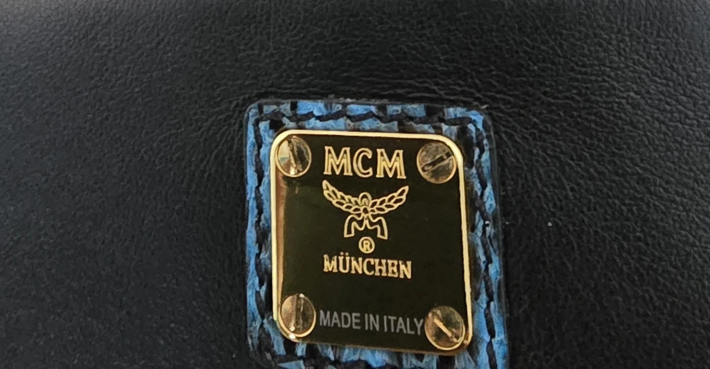 Made In Italy MCM Teal Snakeskin 2-way Clutch - photo 2
