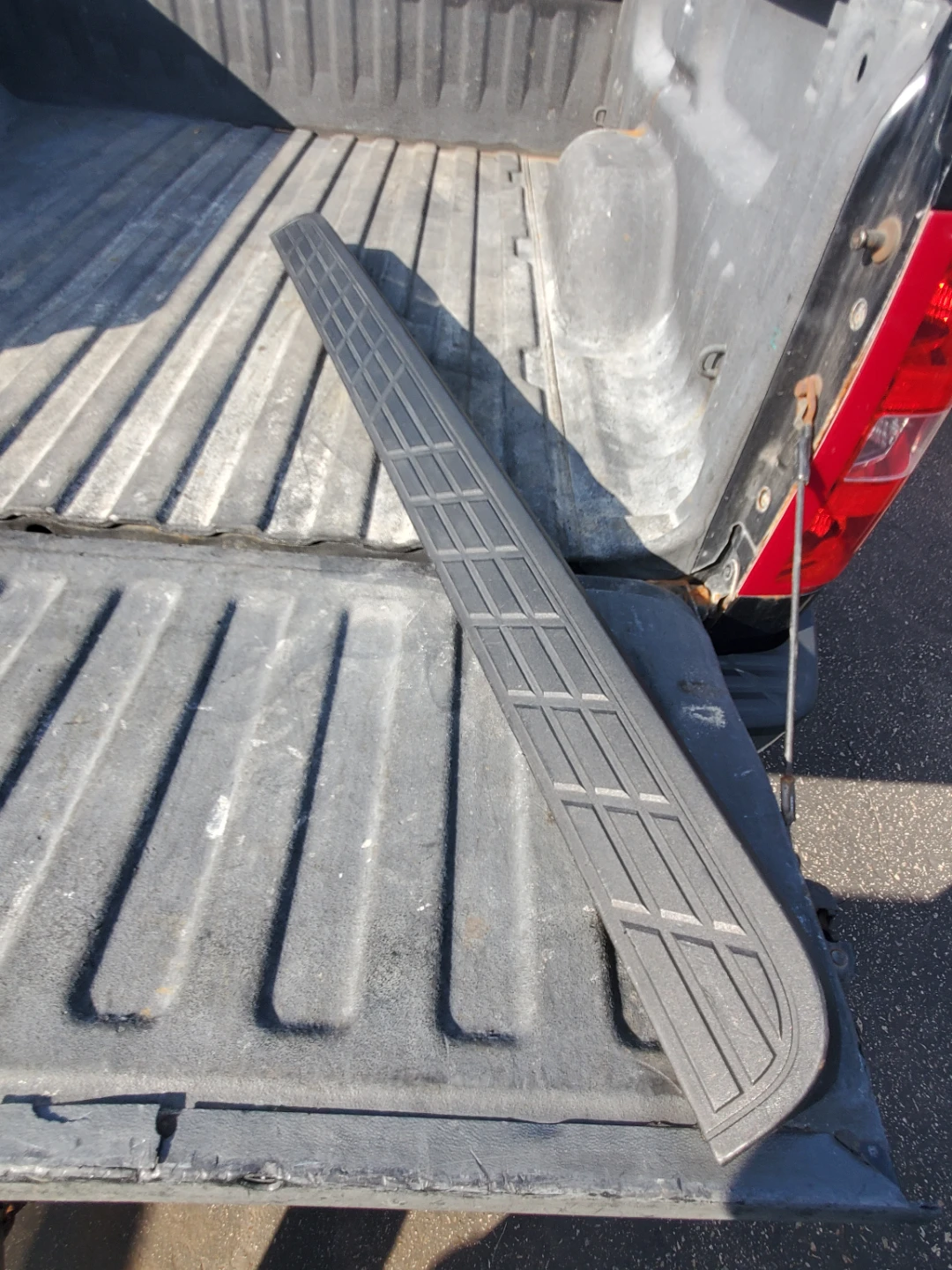 Tailgate Truck Cap - Silverado - photo 3