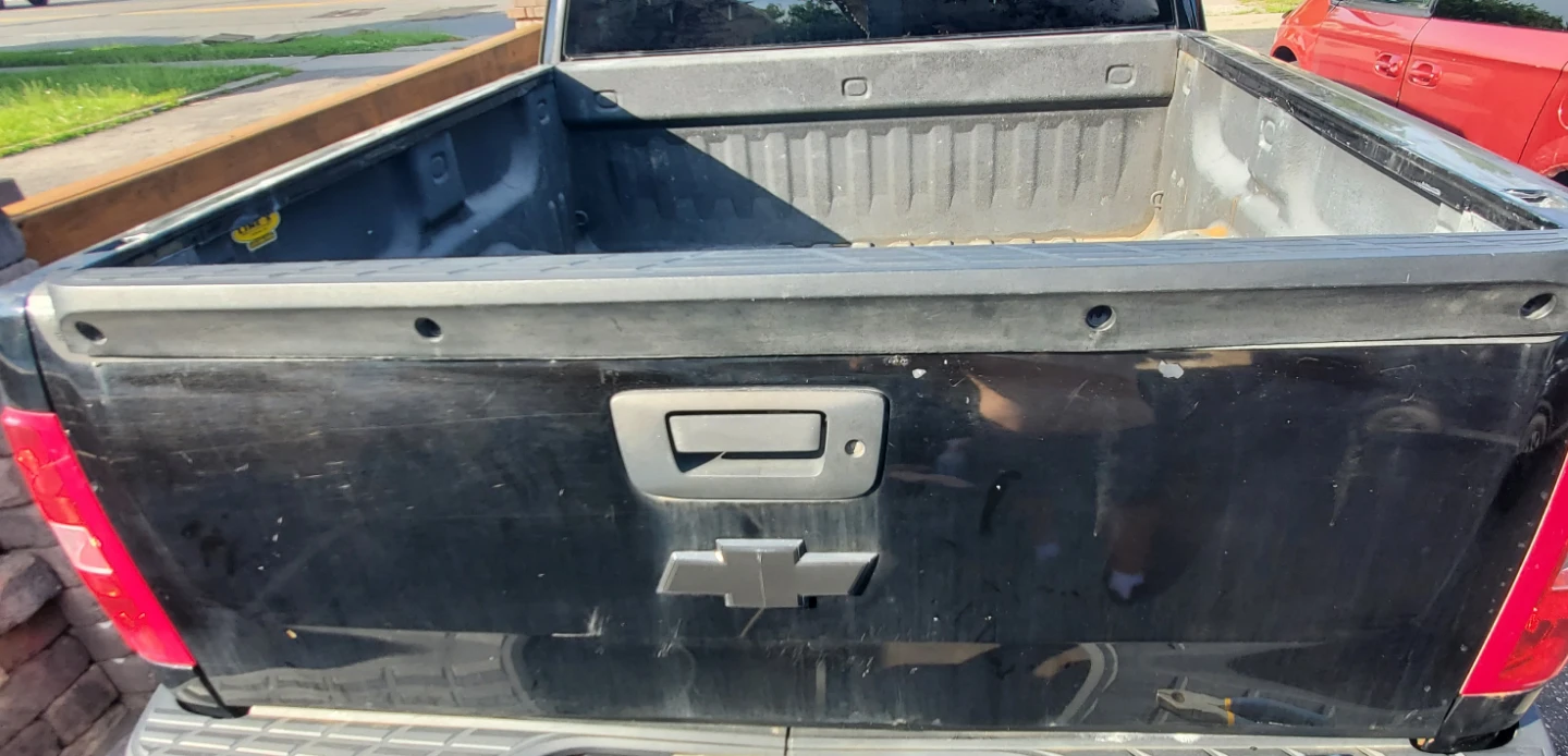 Tailgate Truck Cap - Silverado - photo 5