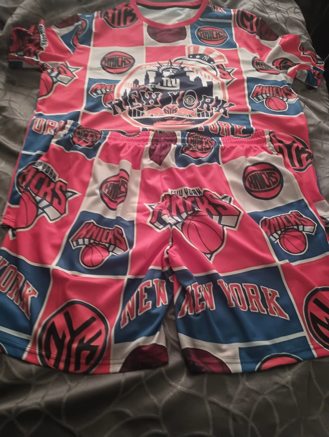 New York Knicks Graphic T-Shirt and Shorts Set