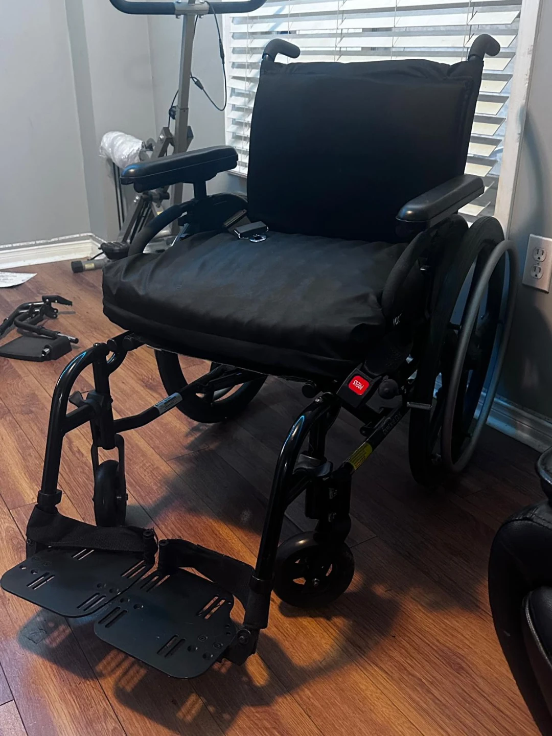 Quickie QX Core Wheelchair with Roho Cushion - photo 5