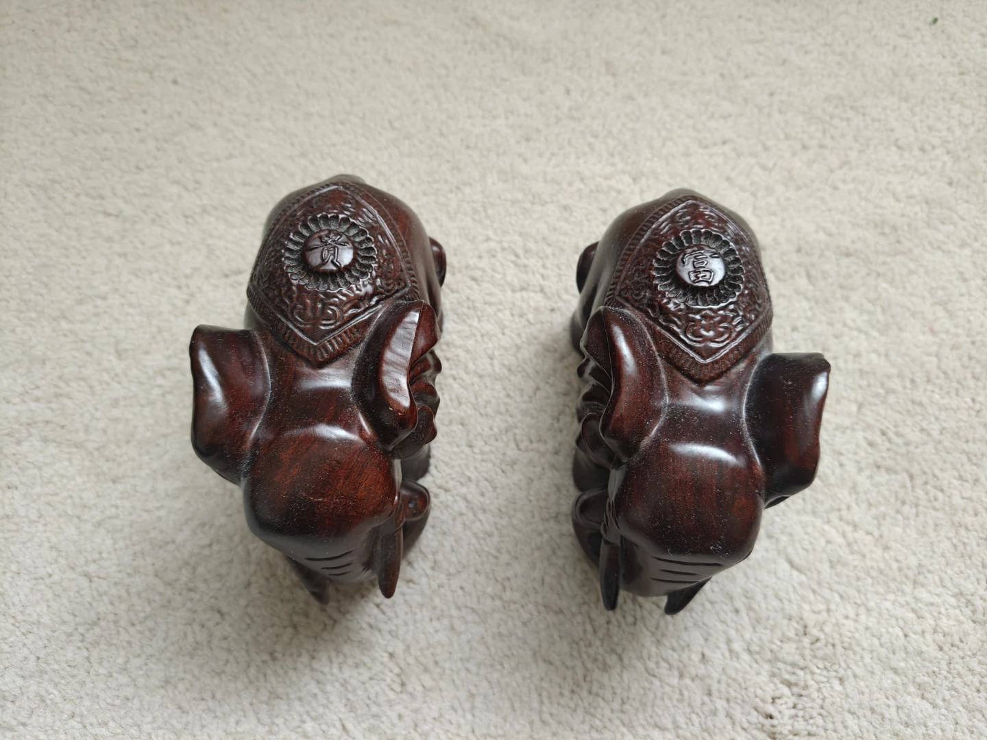 Pair of wooden elephant figurines - photo 3