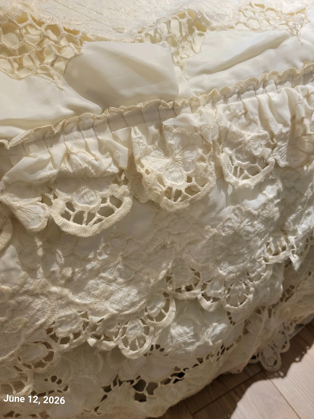 Vintage Lace Bedspread - photo 3