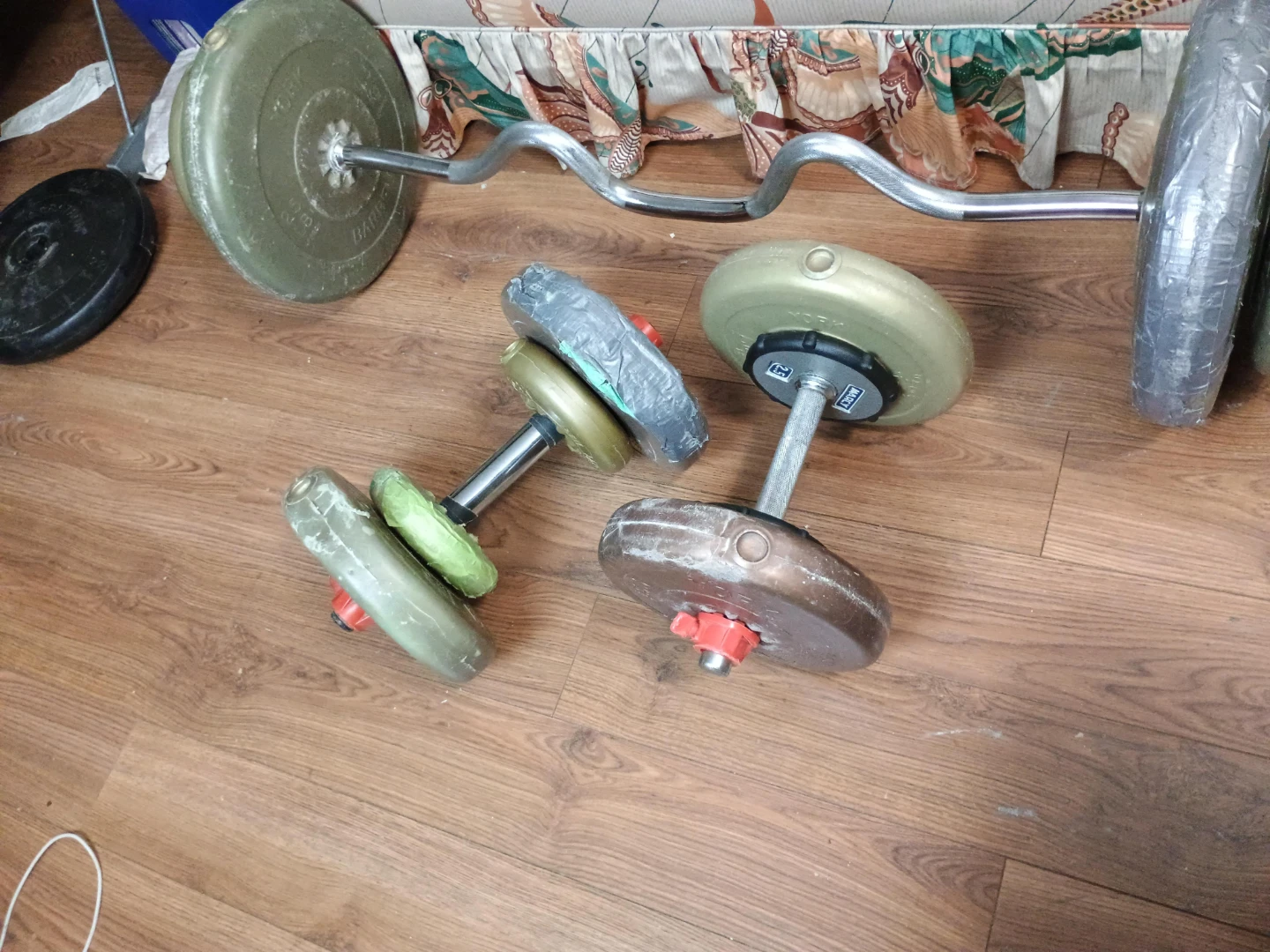 ⚽ 2 sets York Weight Plates and Dumbbells ~25lbs