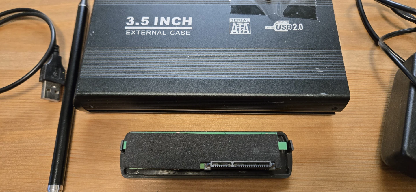 3.5 Inch External Hard Drive Enclosure with Accessories - photo 5
