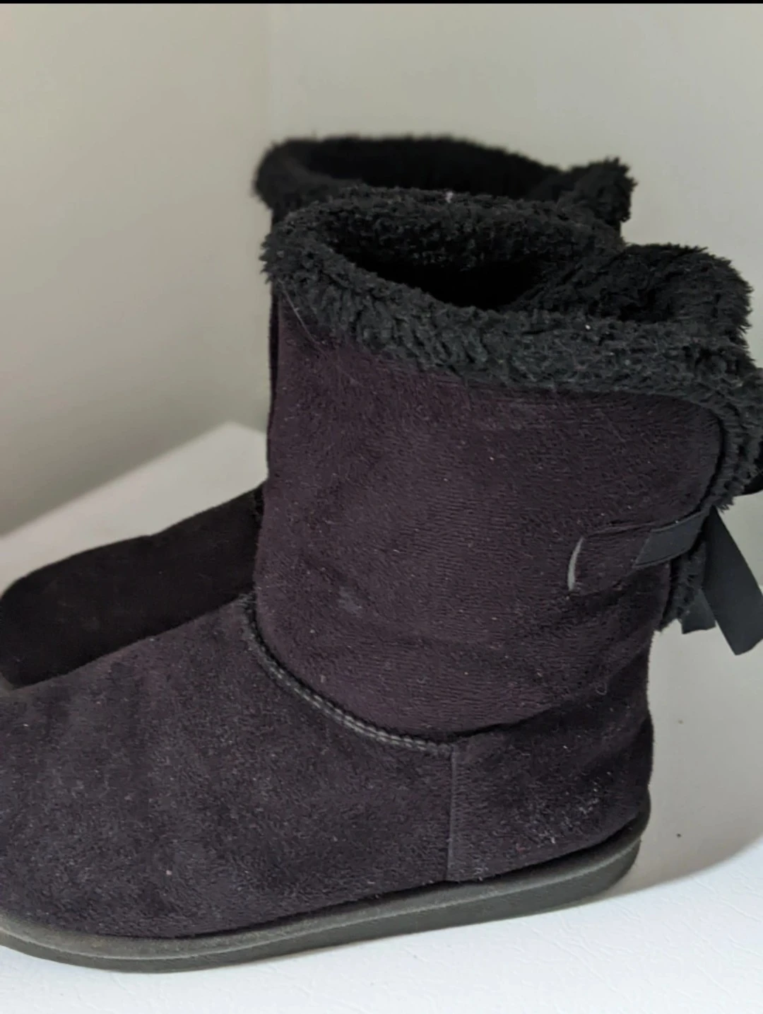 Black boots with bows