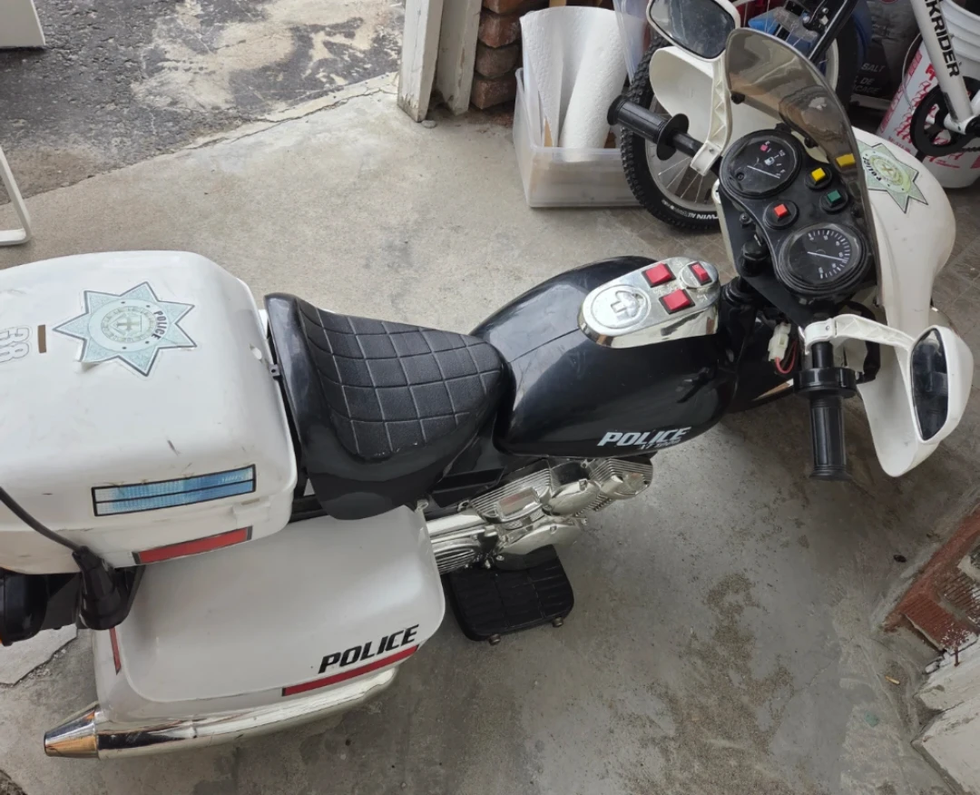 Ride-On Police Motorcycle - photo 4