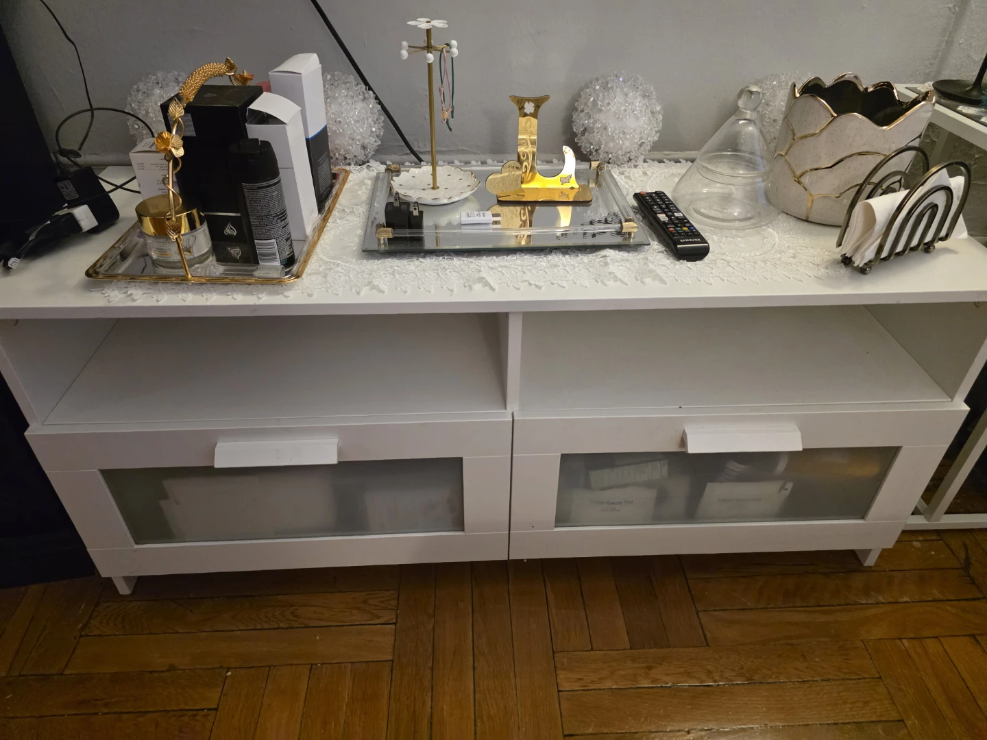 White IKEA tv stand  Hemnes 2-Drawer Chest⚽