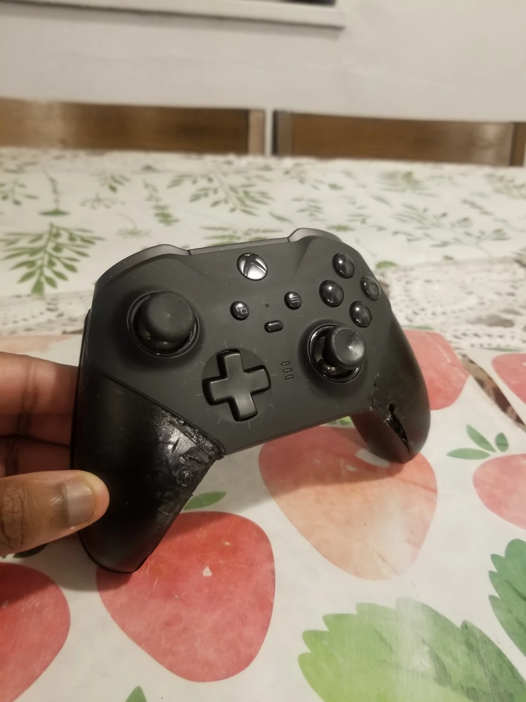 (Damaged) Xbox Elite Controller Series 2 with Case - photo 5