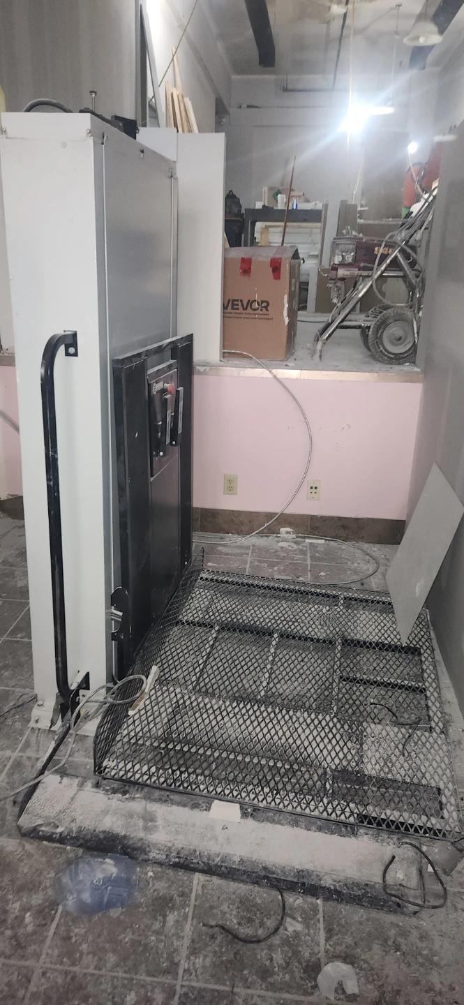RAM Vertical Platform Lift
