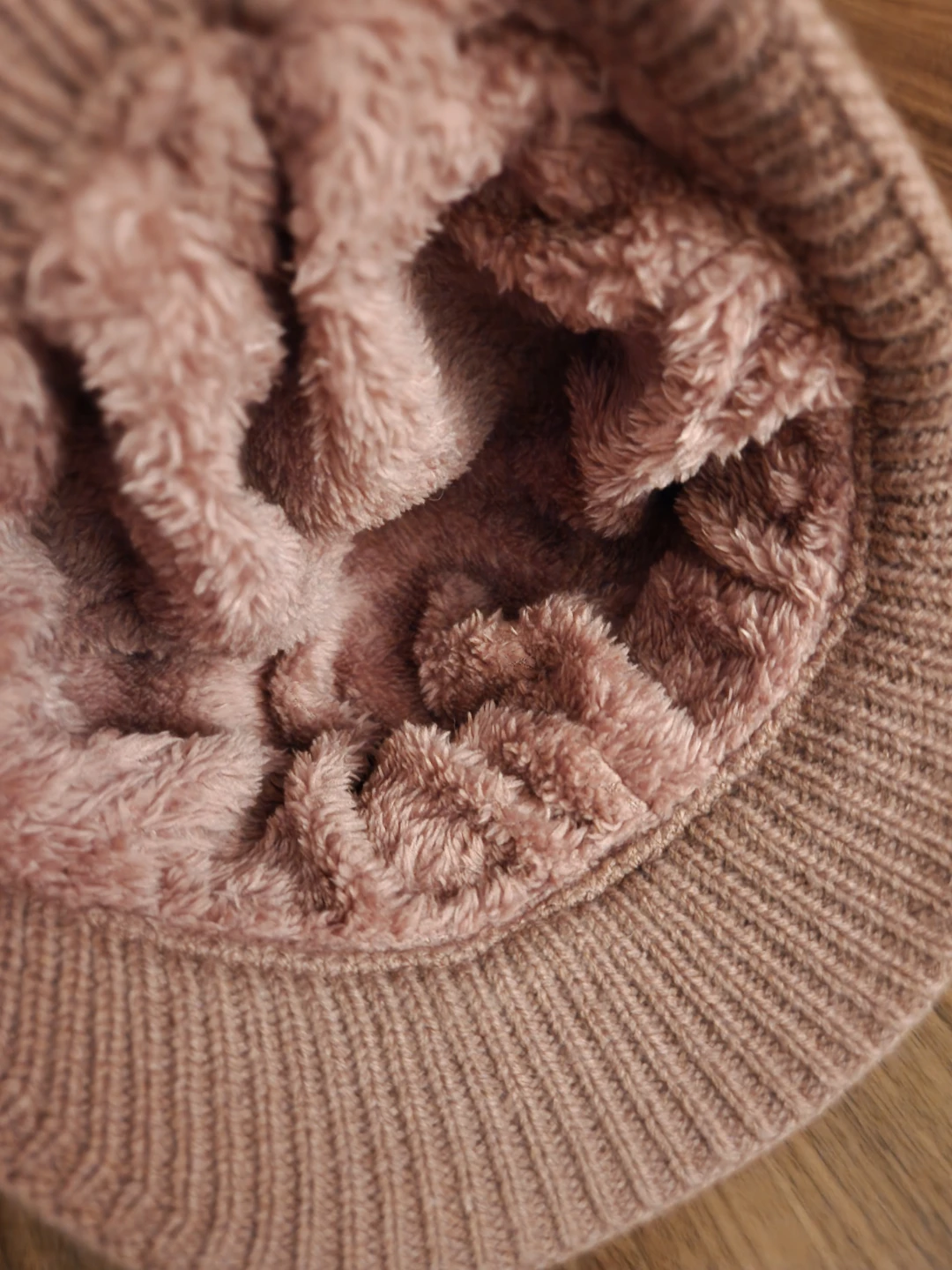 ⚽️ Pink Knitted Hat with Fuzzy Lining - photo 3