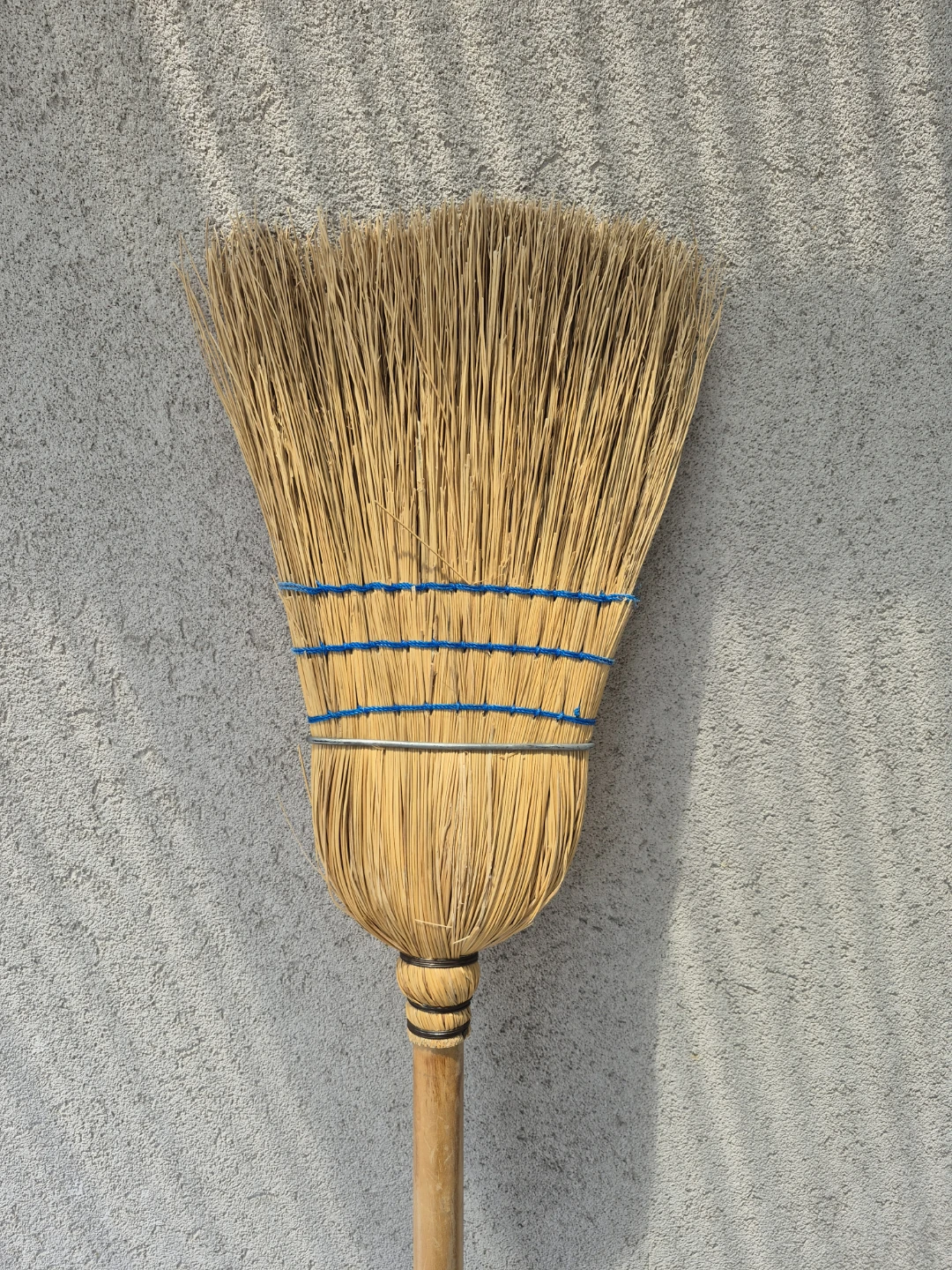 Classic Straw Corn Broom 🧹