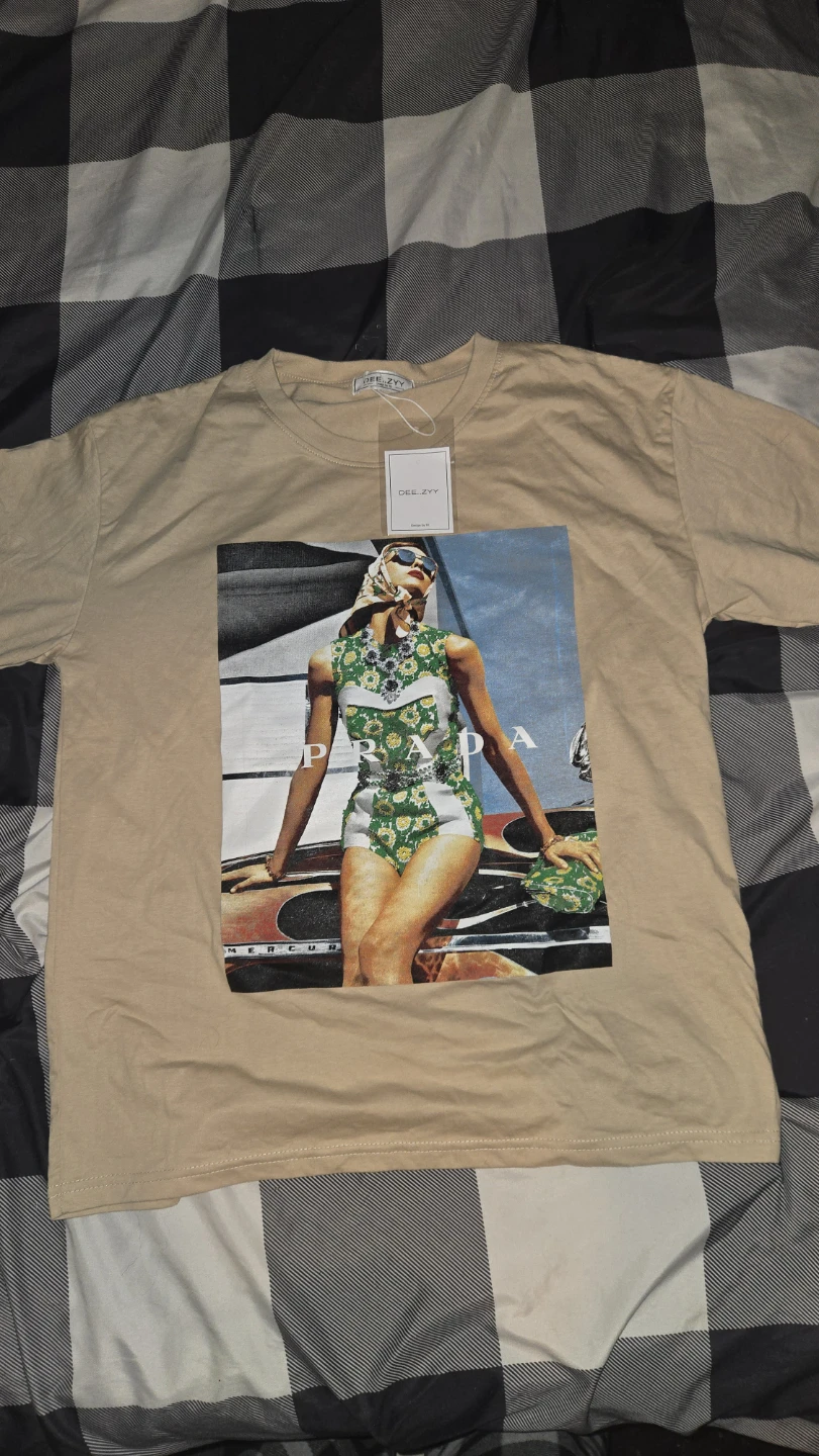 DEE..ZYY Graphic T-Shirt