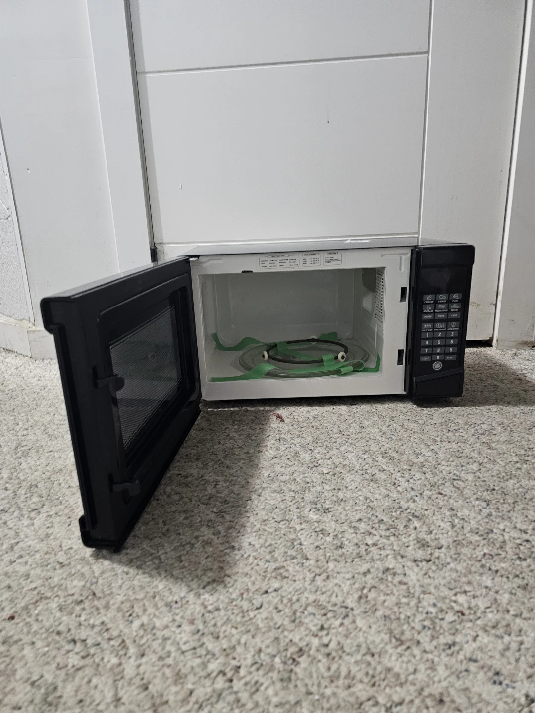 RCA Black Microwave Oven