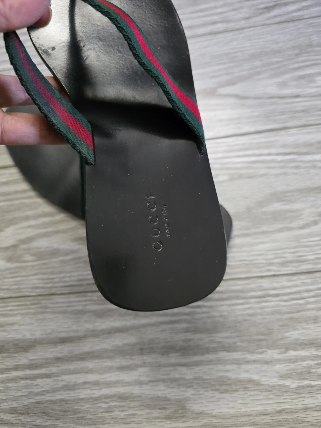 Gucci Black Leather Thong Sandals with ⚽ Green and Red Webbing - photo 5