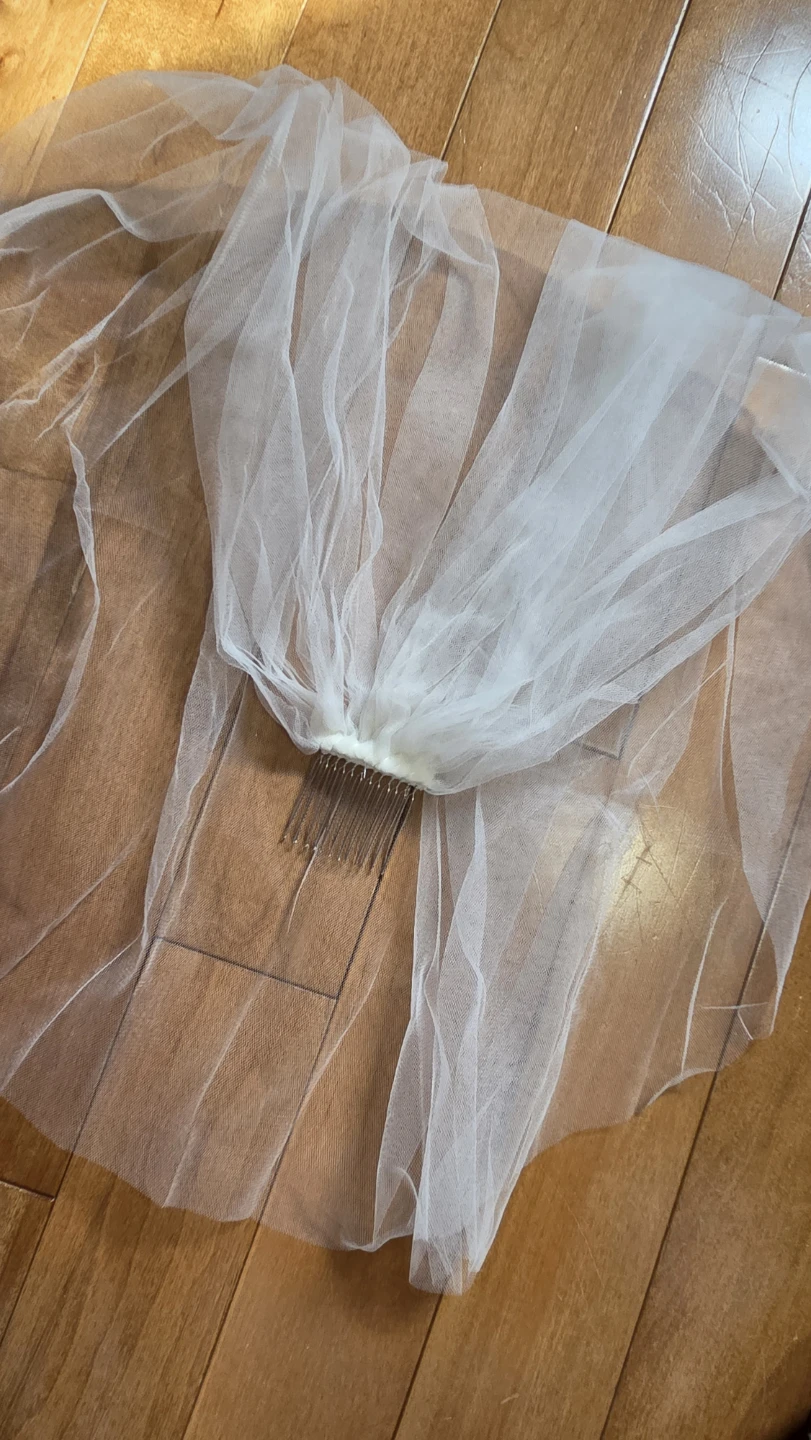 Short Wedding Veil with Comb - photo 2