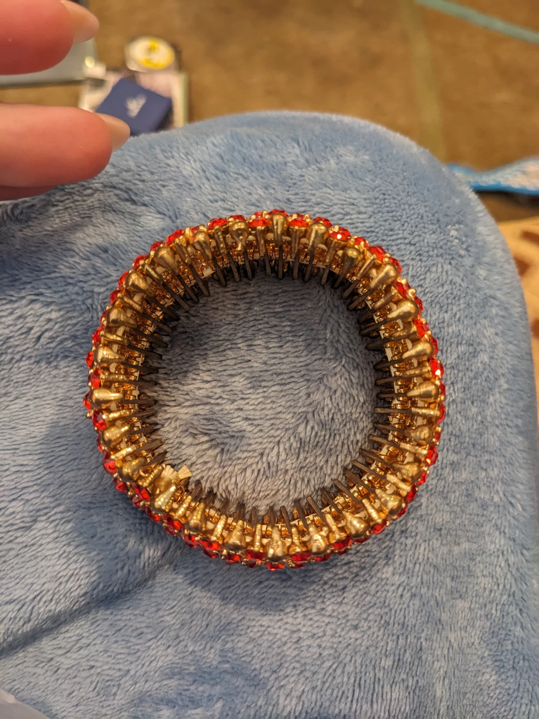 ⚽ Gold-tone Thick Red Rhinestone Stretch Bracelet - photo 3