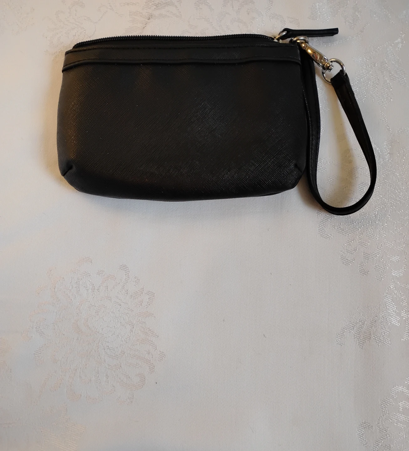 ⚽ Brand New Guess Wristlet Wallet - photo 3