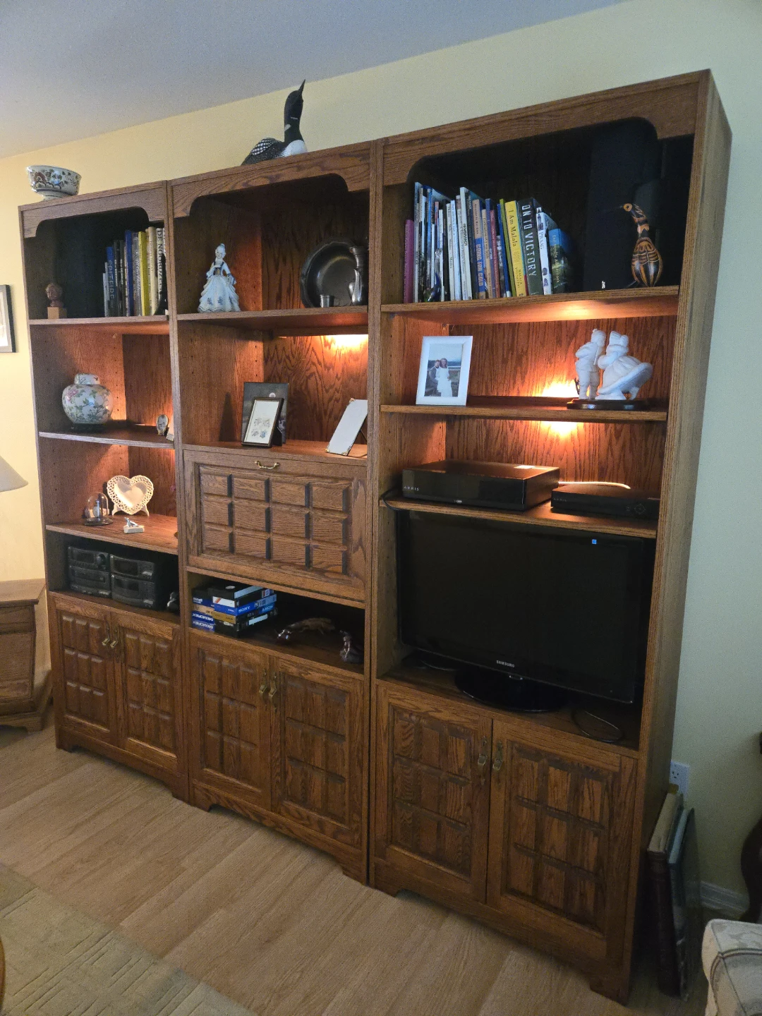 Solid Oak Entertainment Unit and Bookshelf - photo 2