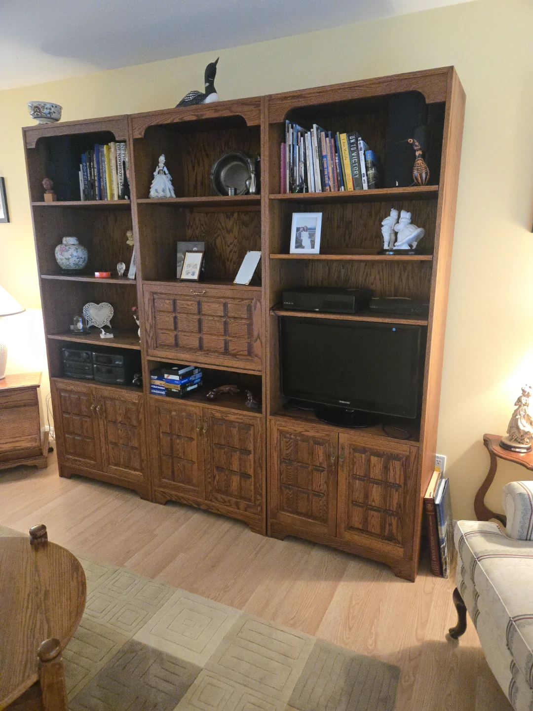 Solid Oak Entertainment Unit and Bookshelf - photo 3